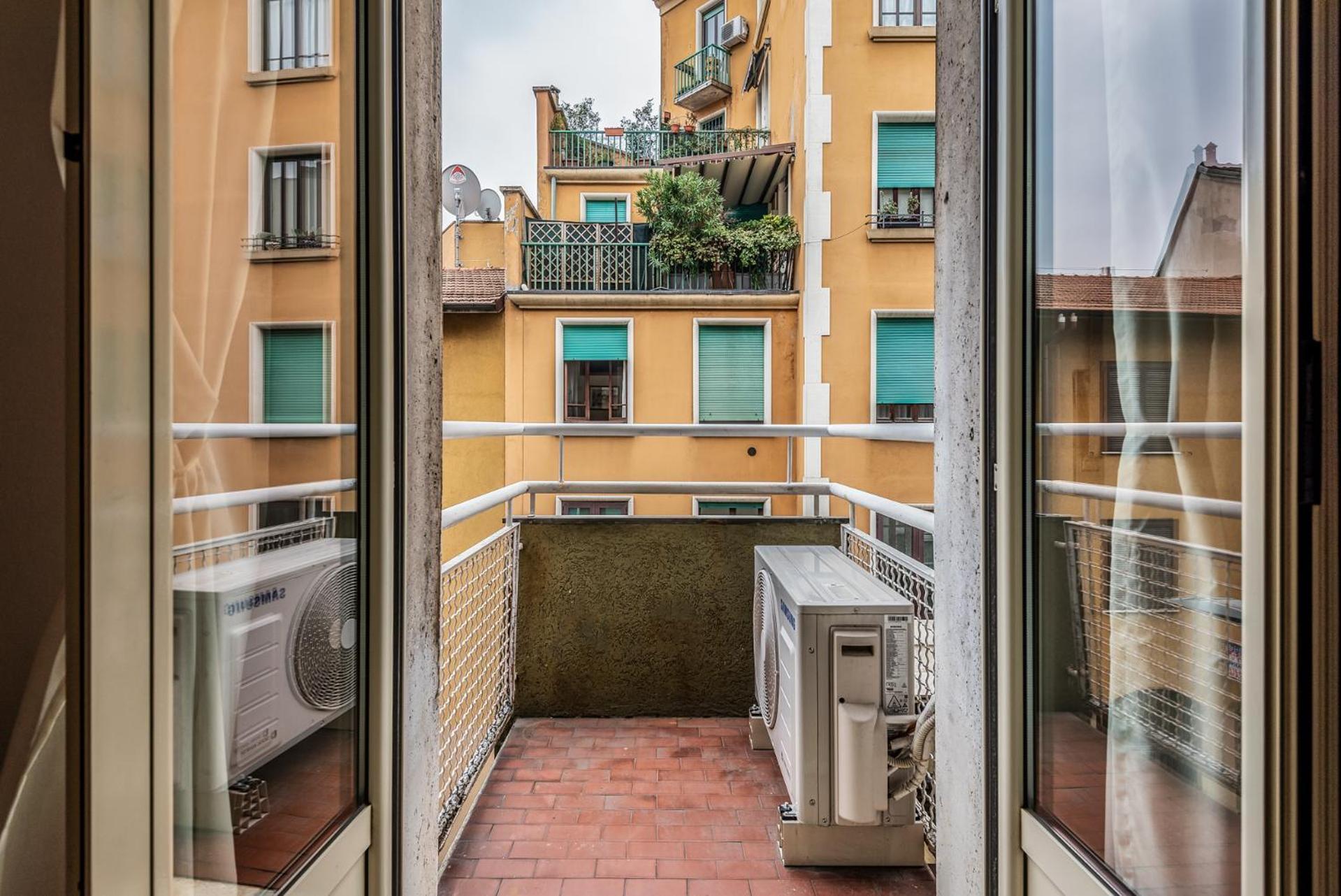 Milano Scalo Romana 4 Pax -Wi-Fi Scrivia Apartment Luaran gambar